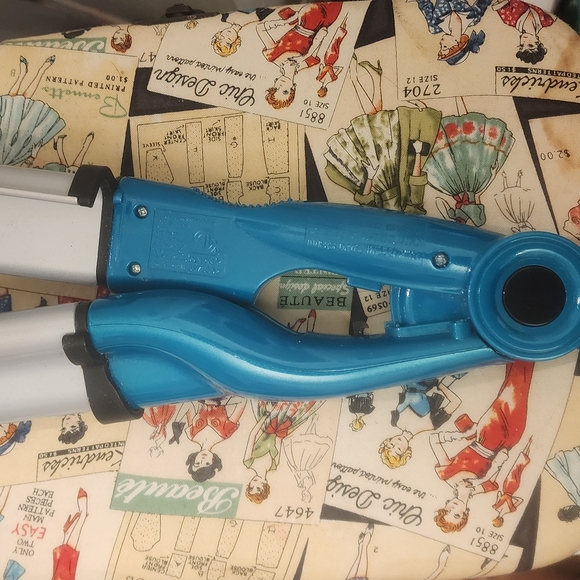 BedHead Wave Artist Blue Hair Tool - Picture 2 of 3